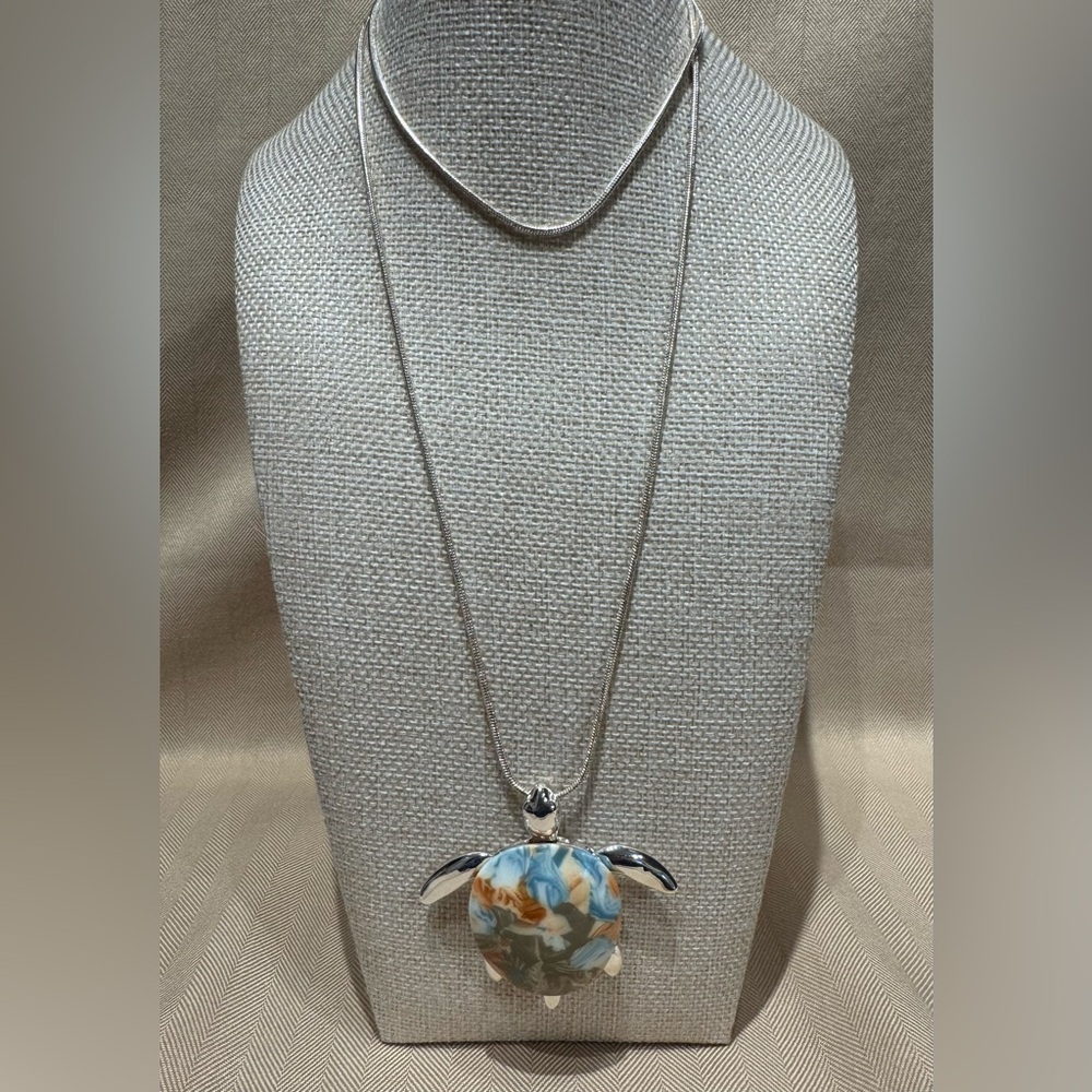 Silver Necklace w/Turtle Pendant 32”